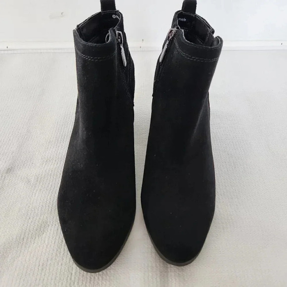 Blondo Idra Like New Black Suede Bootie Waterproof Ankle Buckle Size 8.5 Zipper - Picture 3 of 10